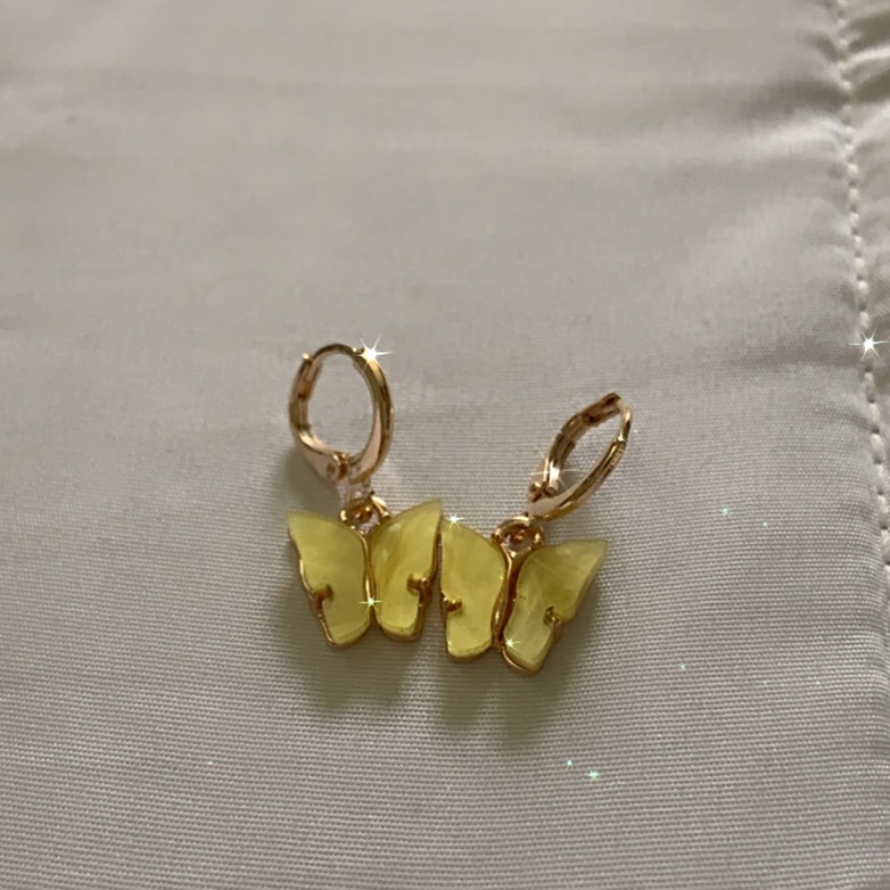 RESTOCKED! yellow butterfly earrings ✨💛🦋 - Picture 6 of 7
